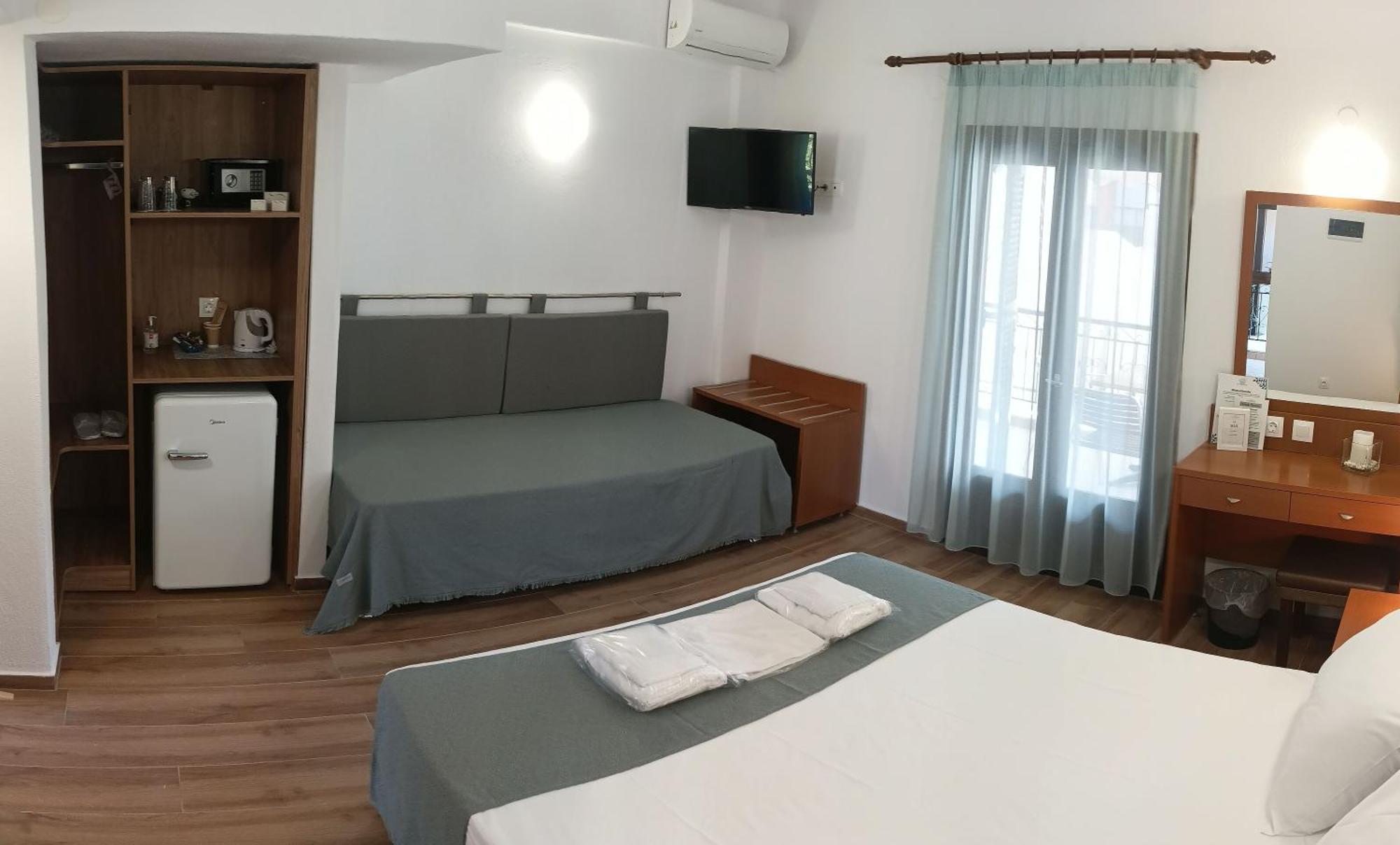 Glaros Blue Hotel เนโอสมาร์มาราส ภายนอก รูปภาพ